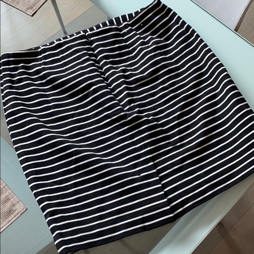 Mini skirt - Picture 2 of 2